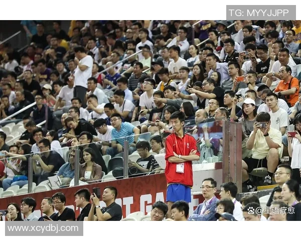 足球明星因激烈冲突被红牌罚下赛场引发球迷热议与媒体关注 足球明星因激烈冲突被红牌罚下赛场引发球迷热议与媒体关注